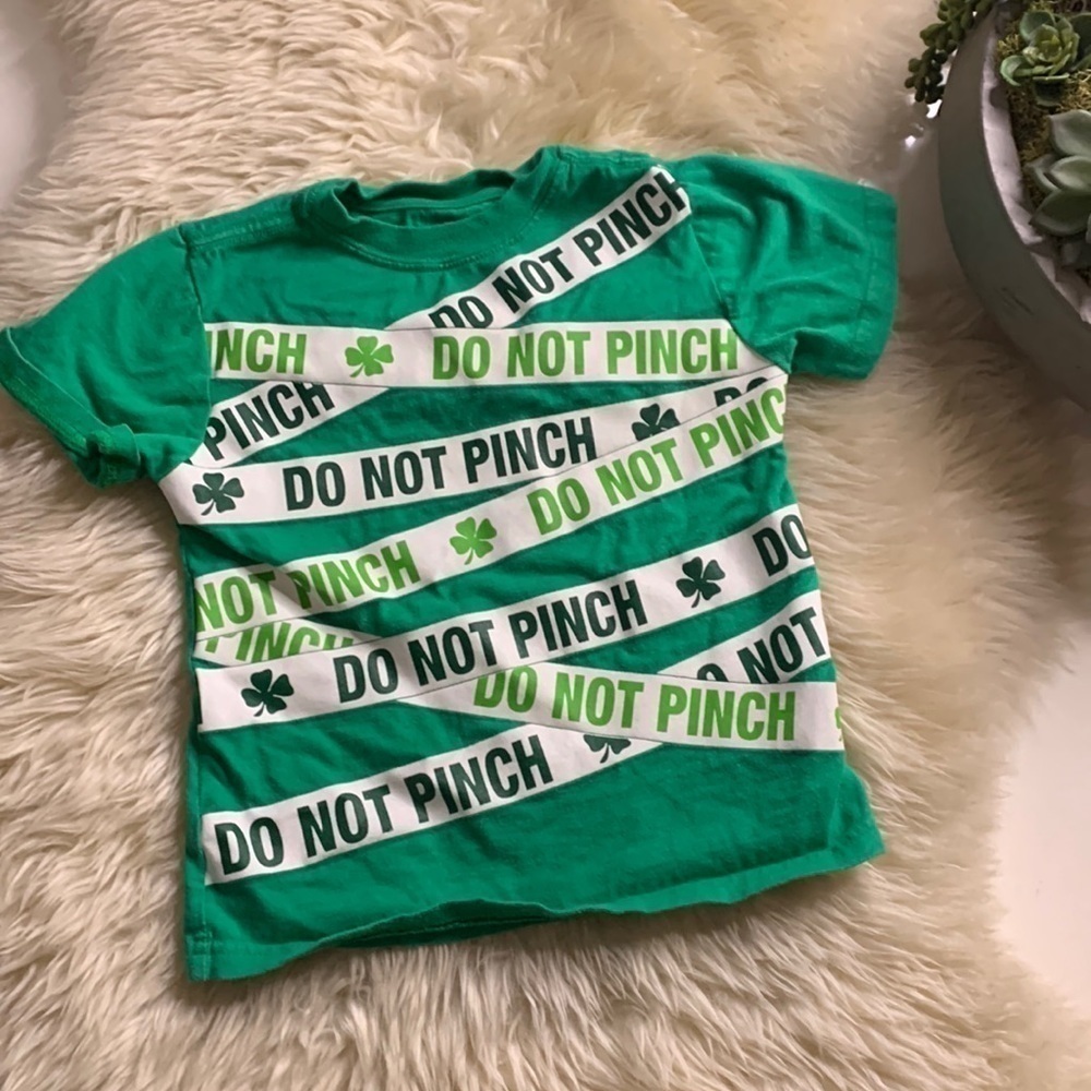 Do not pinch green short sleeve crewneck T-shirt toddler 5T